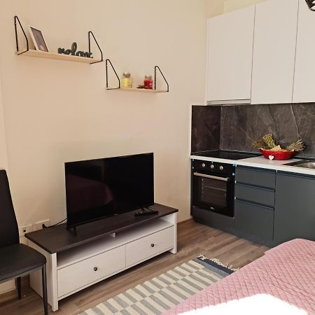 Lovely One Bedroom Studio In Тирана Екстериор снимка