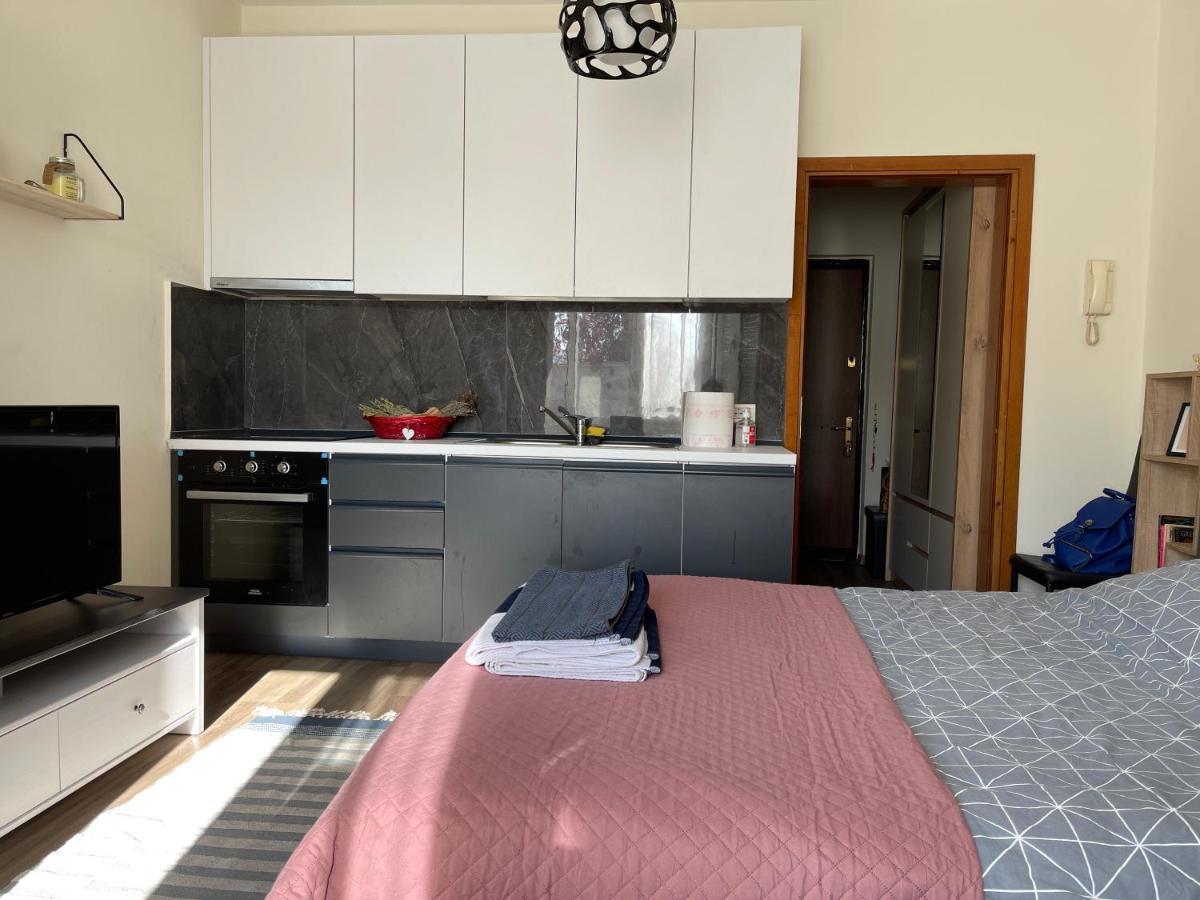 Lovely One Bedroom Studio In Тирана Екстериор снимка
